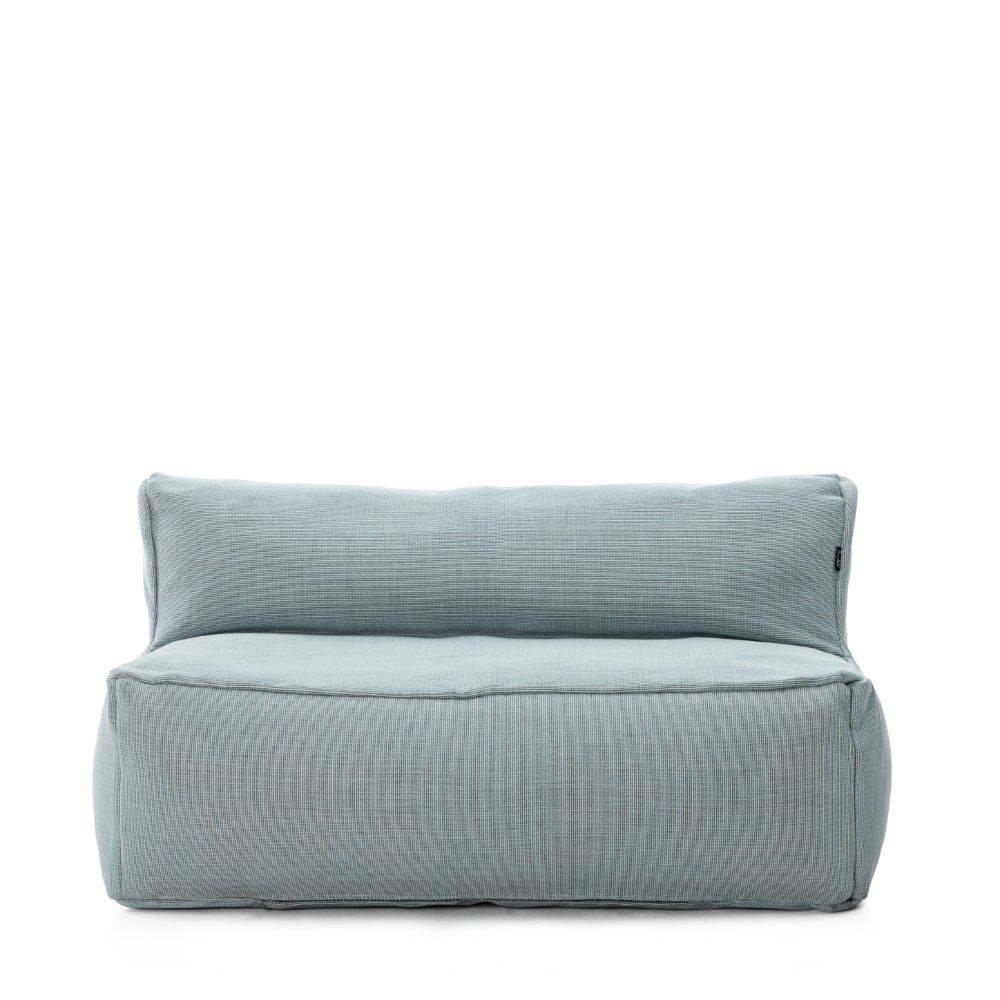 Dies ist der Love Seat in Pastellblau von Brom-Living.