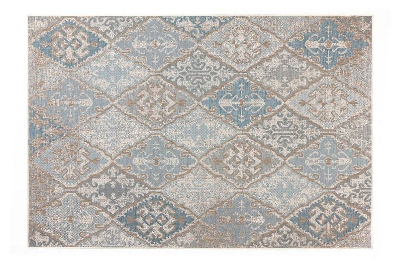 Hier sehen Sie den Brighton Teppich mit blauen Mustern. Alle Teppiche von Brom-Living sind sehr robust.