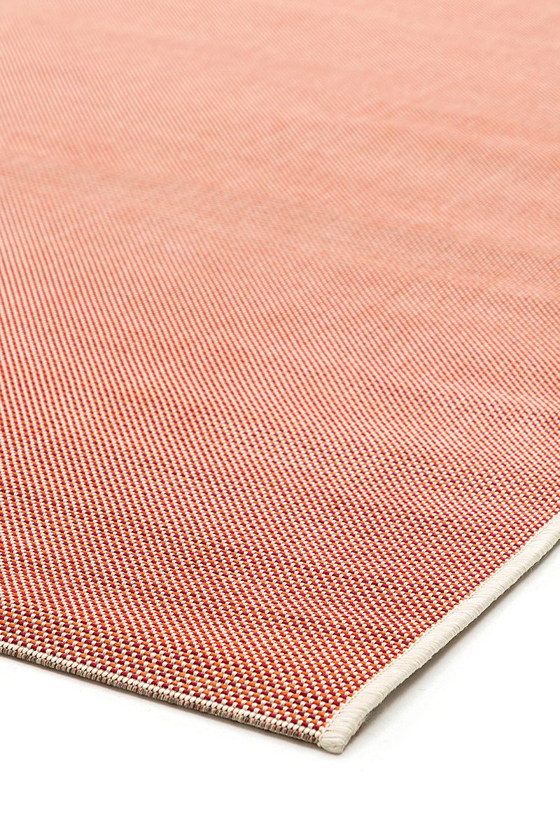 Dies ist der Dotty Teppich in der Farbe Rot. Alle Teppiche von Brom-Living sind äusserst robust und auch wasserdicht.