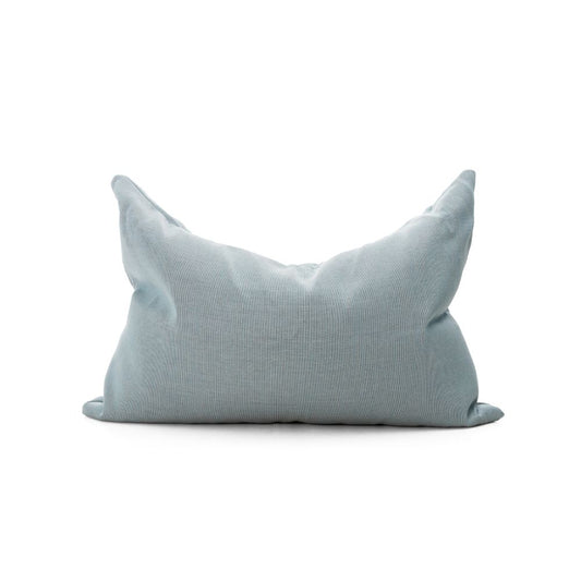 Dies ist das Kissen XL in Pastellblau von Brom-Living.