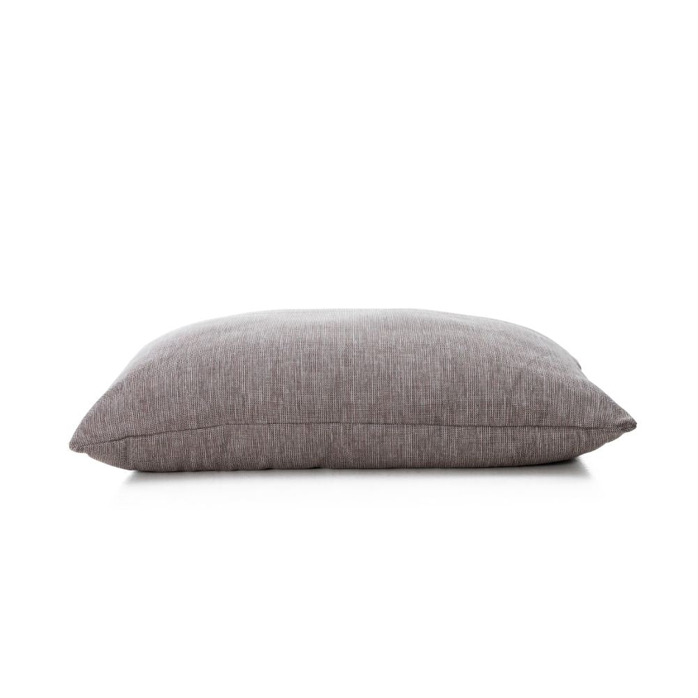 Dies ist das Kissen XL in Pflaume von Brom-Living.