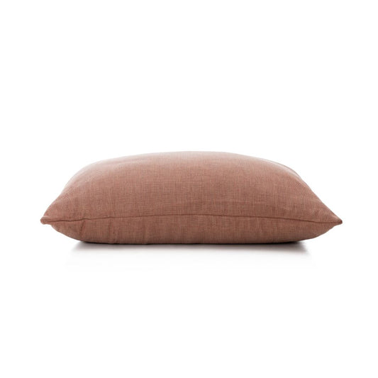 Dies ist das Kissen XL in Terrakotta von Brom-Living.