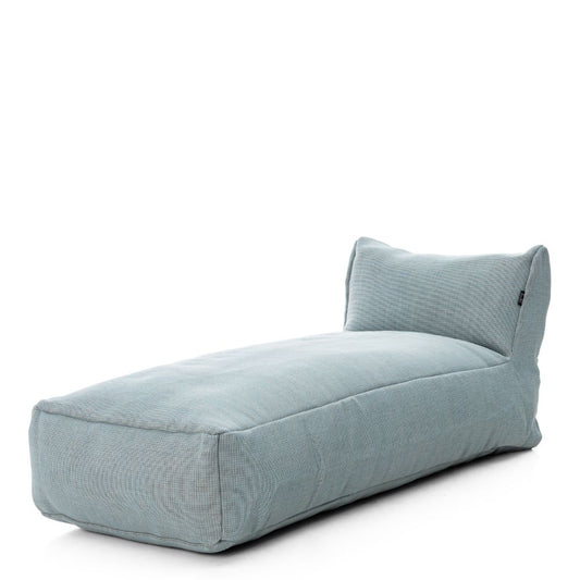 Dies ist der Long Chair Sessel in Pastellblau von Brom-Living.