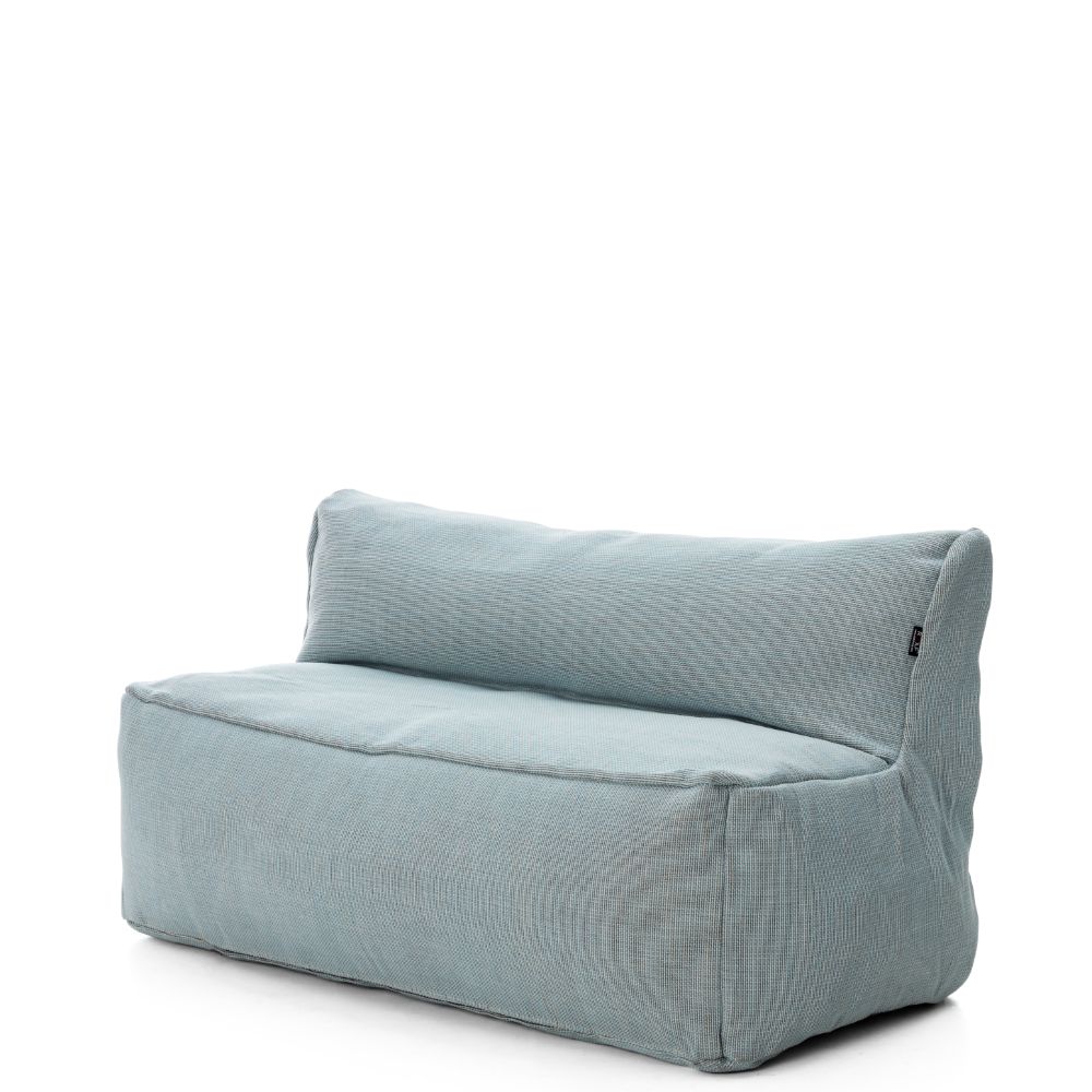 Dies ist der Love Seat in Pastellblau von Brom-Living.