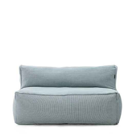 Dies ist der Love Seat in Pastellblau von Brom-Living.