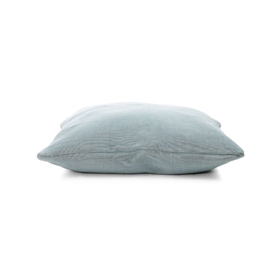 Dies ist das Kissen Big in Pastellblau von Brom-Living.