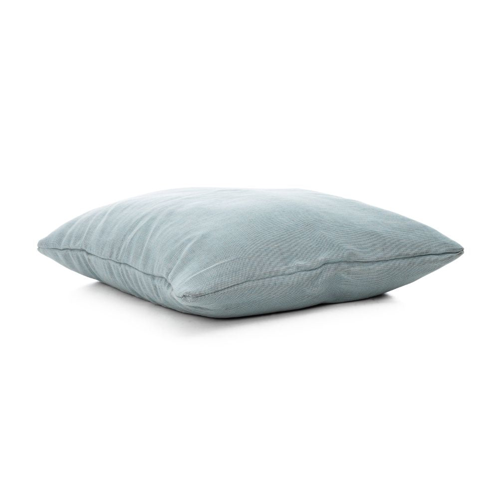 Dies ist das Kissen Big in Pastellblau von Brom-Living.